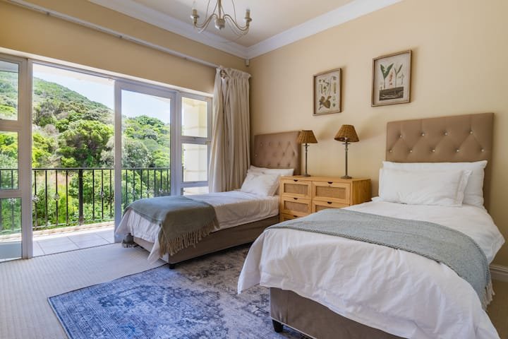 To Let 4 Bedroom Property for Rent in Hout Bay Western Cape